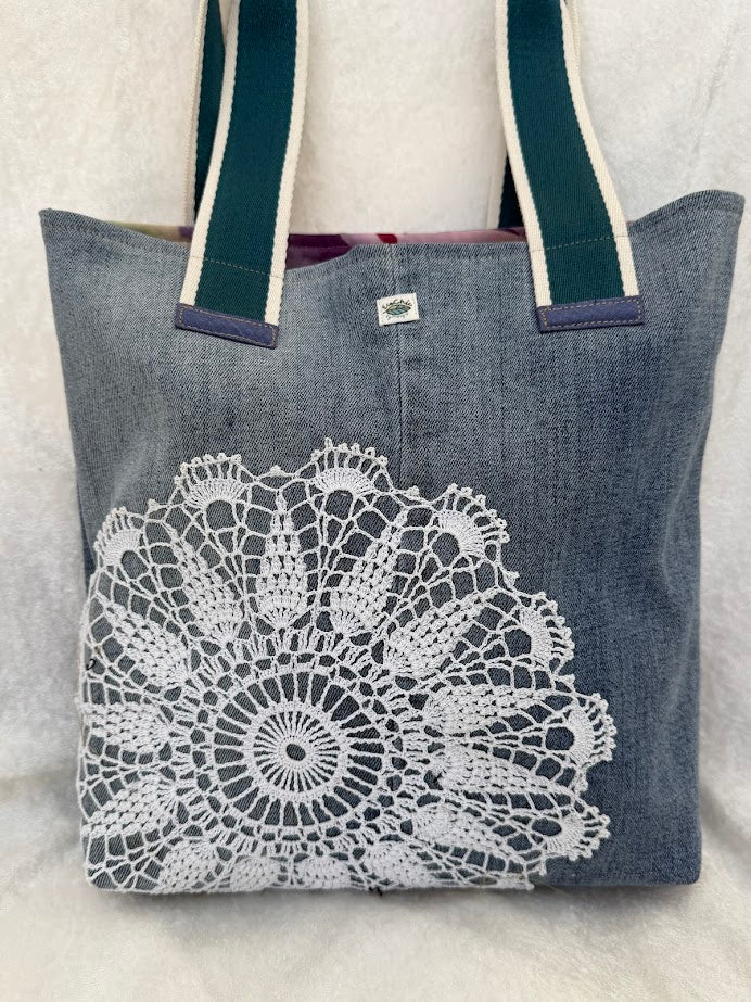 LT.100 Lacy Tote