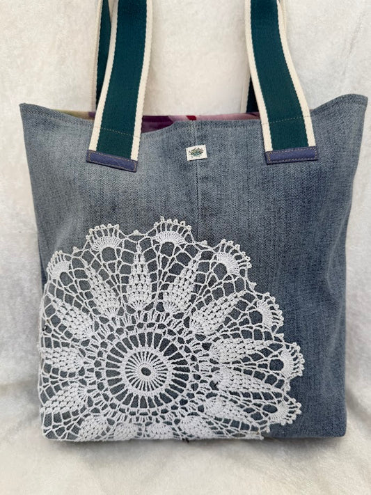 LT.100 Lacy Tote