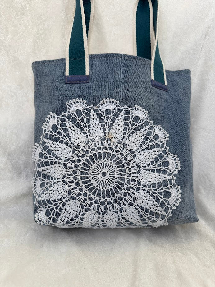 LT.100 Lacy Tote